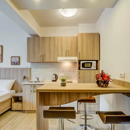 Adriatik Lux * بودفا