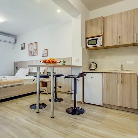 Adriatik Lux